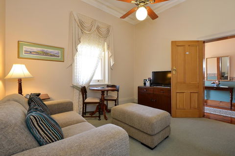 Trafalgar Premium Vintage Suites - C Tourism 8