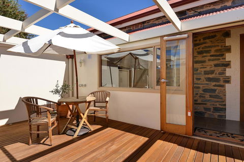 Trafalgar Premium Vintage Suites - C Tourism 13