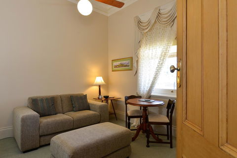 Trafalgar Premium Vintage Suites - C Tourism 25