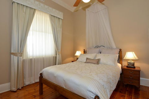 Trafalgar Premium Vintage Suites - C Tourism 7
