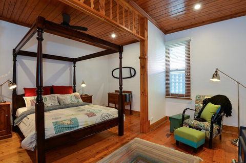 Trafalgar Premium Vintage Suites - C Tourism 10
