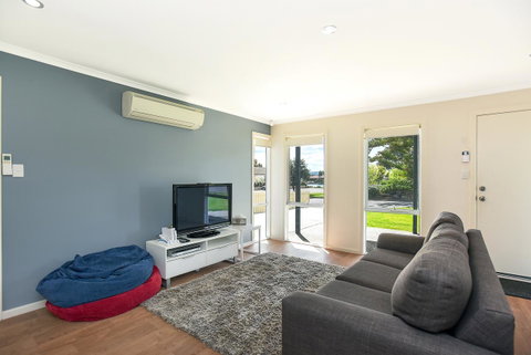 'Hope House' - Encounter Bay - C Tourism 9