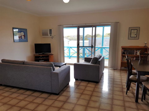 Marion Bay Holiday Villas - C Tourism 1