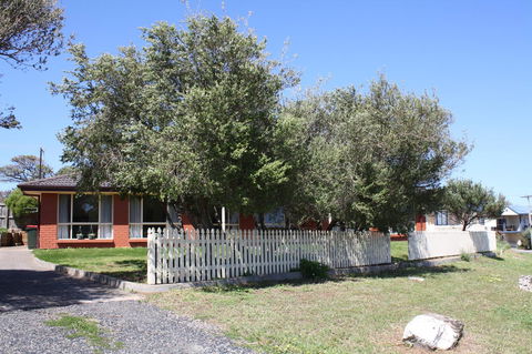 Maslin Beach House - C Tourism 19