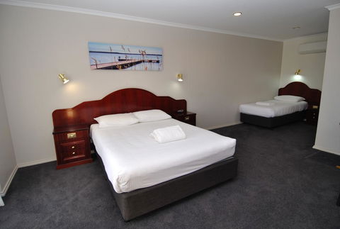 Hilton Beachfront Motel - C Tourism 41