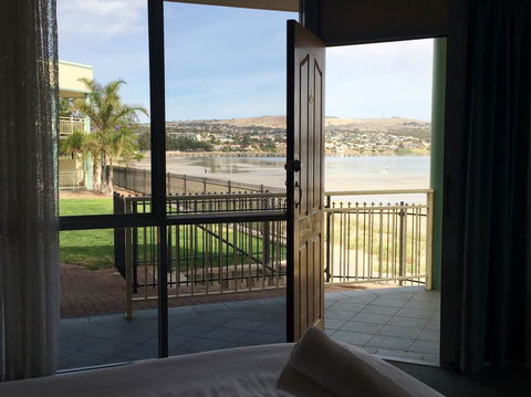 Hilton Beachfront Motel - C Tourism 18