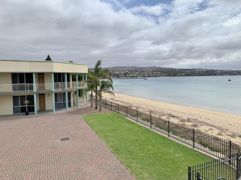 Hilton Beachfront Motel - C Tourism 13