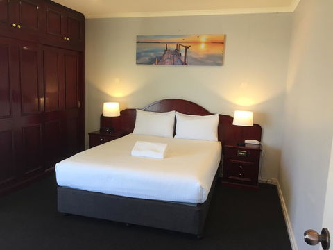 Hilton Beachfront Motel - C Tourism 8