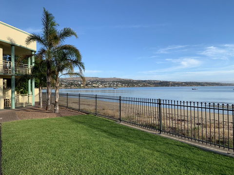 Hilton Beachfront Motel - C Tourism 4