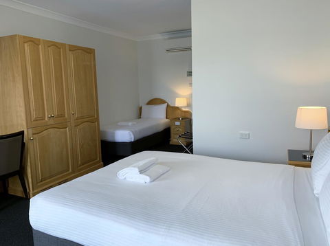 Hilton Beachfront Motel - C Tourism 11