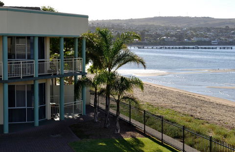 Hilton Beachfront Motel - C Tourism 40