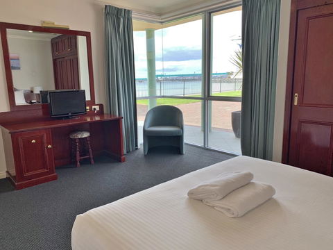 Hilton Beachfront Motel - C Tourism 14