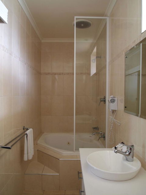 Hilton Beachfront Motel - C Tourism 44