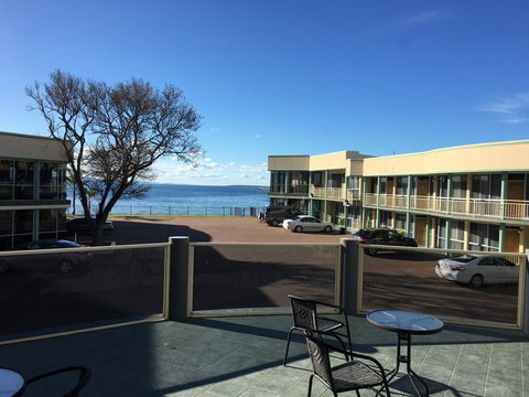 Hilton Beachfront Motel - C Tourism 22