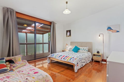 The Log Cabin - 47 Jetty Road - C Tourism 11