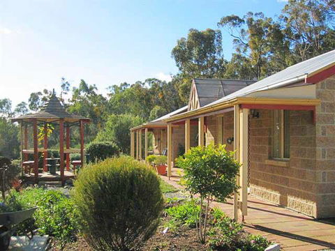 Riesling Trail & Clare Valley Cottages - C Tourism 0