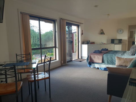 Barossa Valley Studio - C Tourism 13