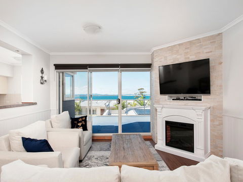 Ramada Resort By Wyndham Shoal Bay - C Tourism 10