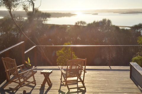 Of Stone & Wood Guesthouse - C Tourism 21