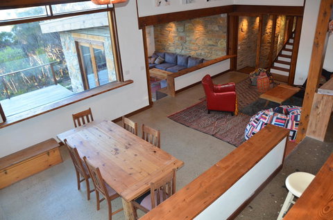 Of Stone & Wood Guesthouse - C Tourism 6