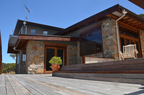 Of Stone & Wood Guesthouse - C Tourism 1