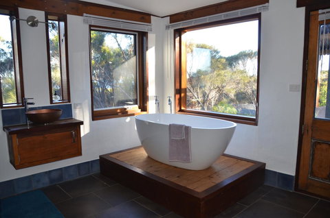 Of Stone & Wood Guesthouse - C Tourism 14