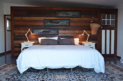 Of Stone & Wood Guesthouse - C Tourism 11