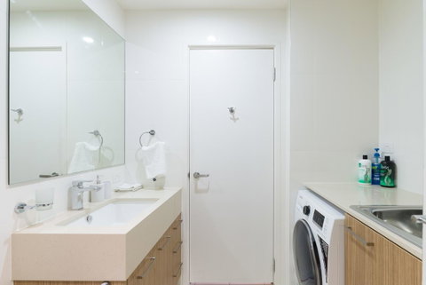 Ther-Rich 2Brm CBD Apartment - C Tourism 30