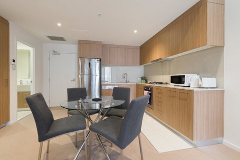 Ther-Rich 2Brm CBD Apartment - C Tourism 13
