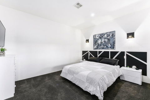 KENNEDY EXECUTIVE TOWNHOUSE - C Tourism 2