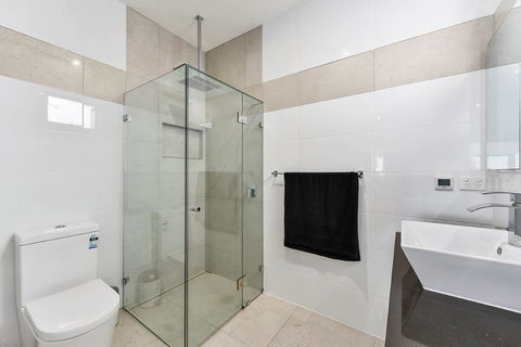 KENNEDY EXECUTIVE TOWNHOUSE - C Tourism 7