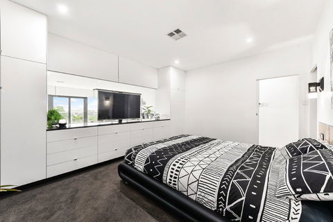 KENNEDY EXECUTIVE TOWNHOUSE - C Tourism 20