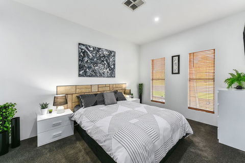 KENNEDY EXECUTIVE TOWNHOUSE - C Tourism 4