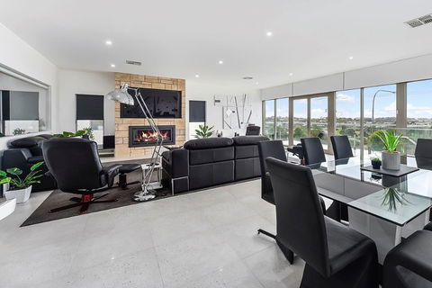 KENNEDY EXECUTIVE TOWNHOUSE - C Tourism 19