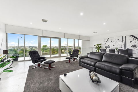 KENNEDY EXECUTIVE TOWNHOUSE - C Tourism 13