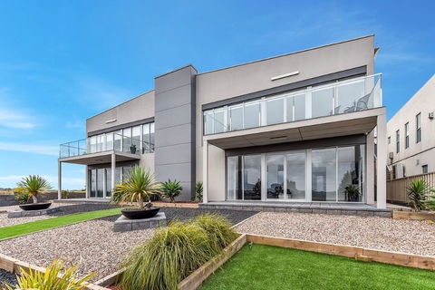 KENNEDY EXECUTIVE TOWNHOUSE - C Tourism 15