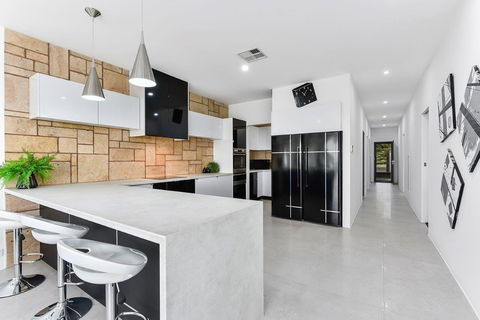 KENNEDY EXECUTIVE TOWNHOUSE - C Tourism 6