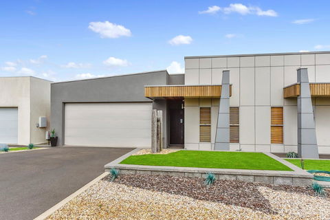 KENNEDY EXECUTIVE TOWNHOUSE - C Tourism 9