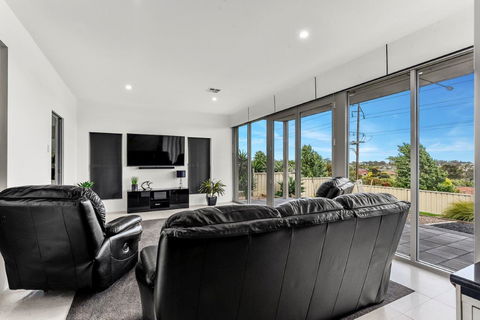 KENNEDY EXECUTIVE TOWNHOUSE - C Tourism 14