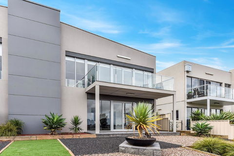 KENNEDY EXECUTIVE TOWNHOUSE - C Tourism 17