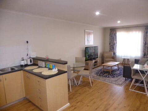 ADELAIDE CENTRAL APARTMENT - 3BR, 2BATH & CARPARK - C Tourism 7