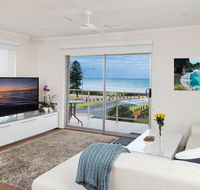 Stylish 3 Bedroom Beachview Apartment - C Tourism