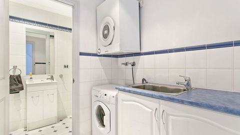 Salt Waterfront Apartment - C Tourism 2