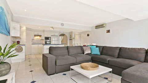 Salt Waterfront Apartment - C Tourism 8