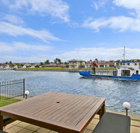 Salt Waterfront Apartment - C Tourism