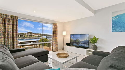 Salt Waterfront Apartment - C Tourism 5
