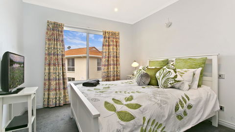 Salt Waterfront Apartment - C Tourism 12