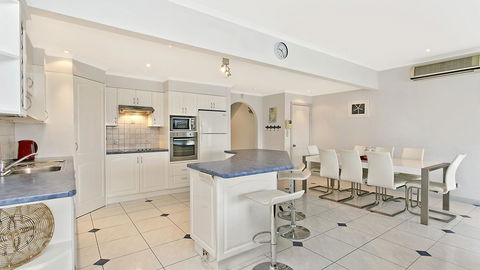 Salt Waterfront Apartment - C Tourism 1