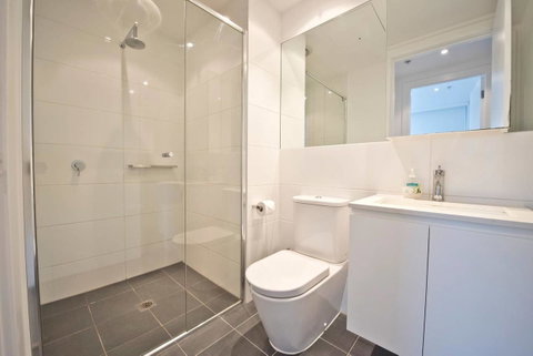 Luxury City Apt With Pool, Gym, Spa, Netflix - C Tourism 14