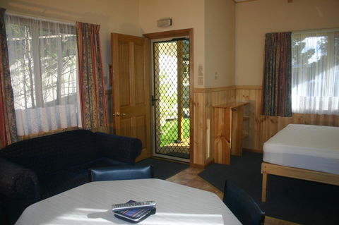 Millicent Hillview Caravan Park - C Tourism 25